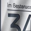Čtvercový domovní číslo z nerezové oceli v antracitové barvě s ulicí